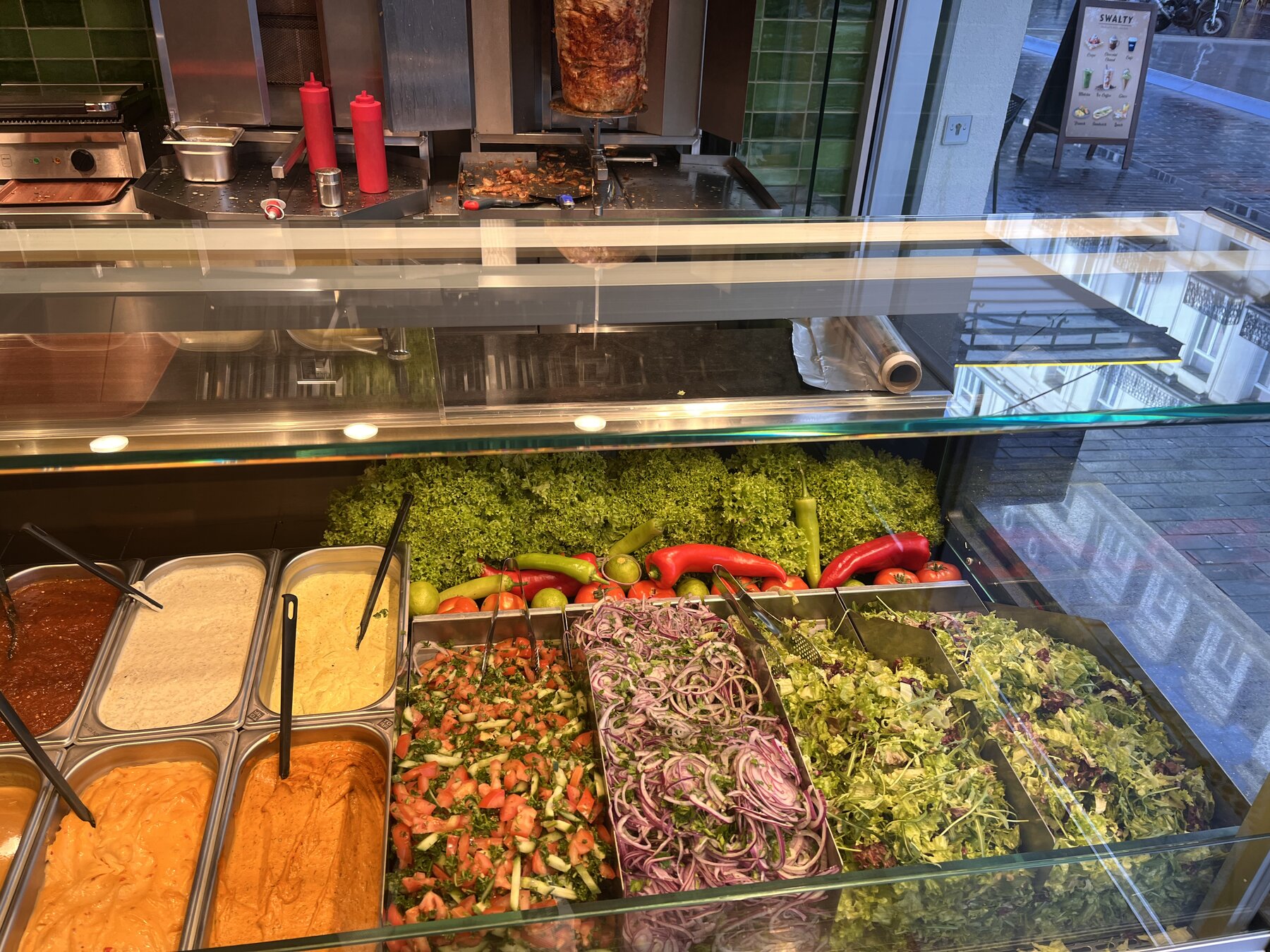 Fresh salads and sauces
